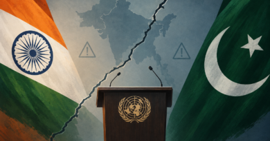 Conceptual illustration of the Indian and Pakistani flags divided by a fractured line beside a United Nations lectern.